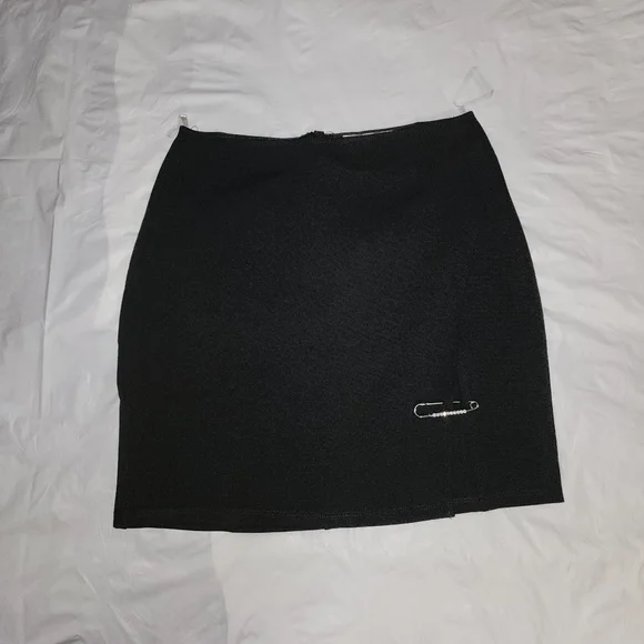 NWT Dolls Kill Sexy Classy Black Skirt , With Blinged Put Safety Pin 🧷 - Picture 3 of 9